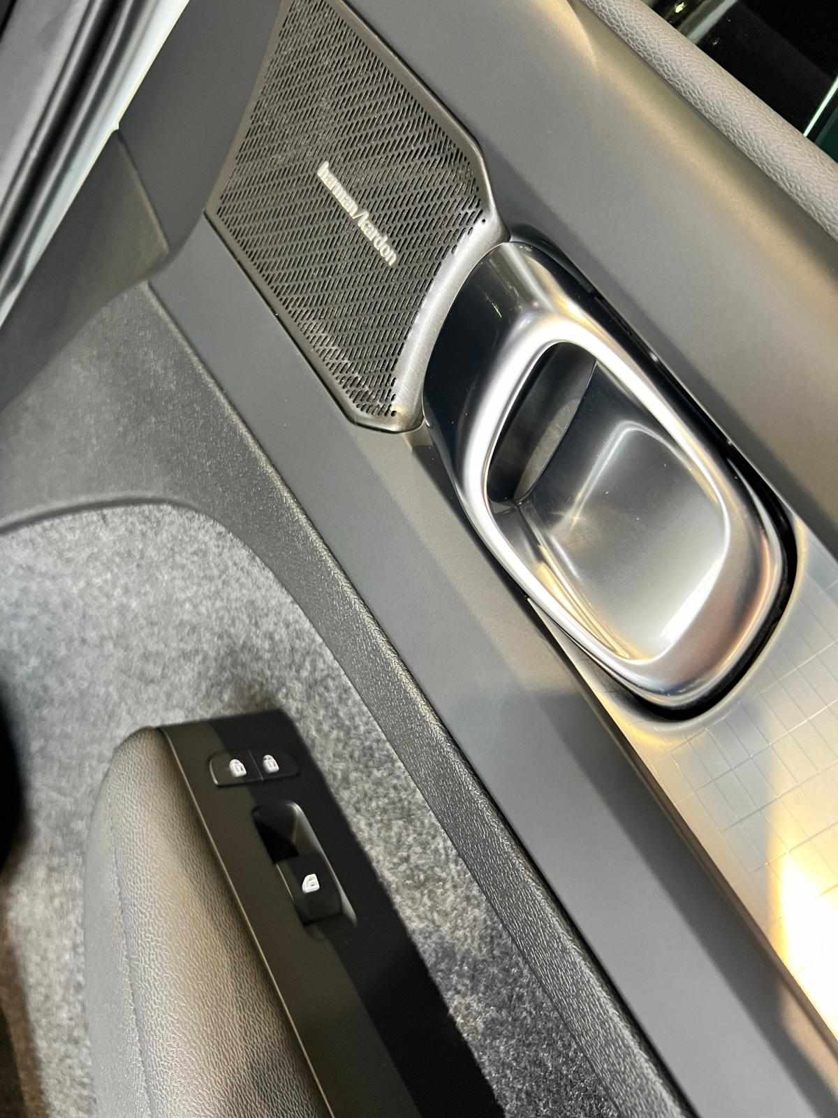 volvo-xc40-2023-gasolina-1477cc