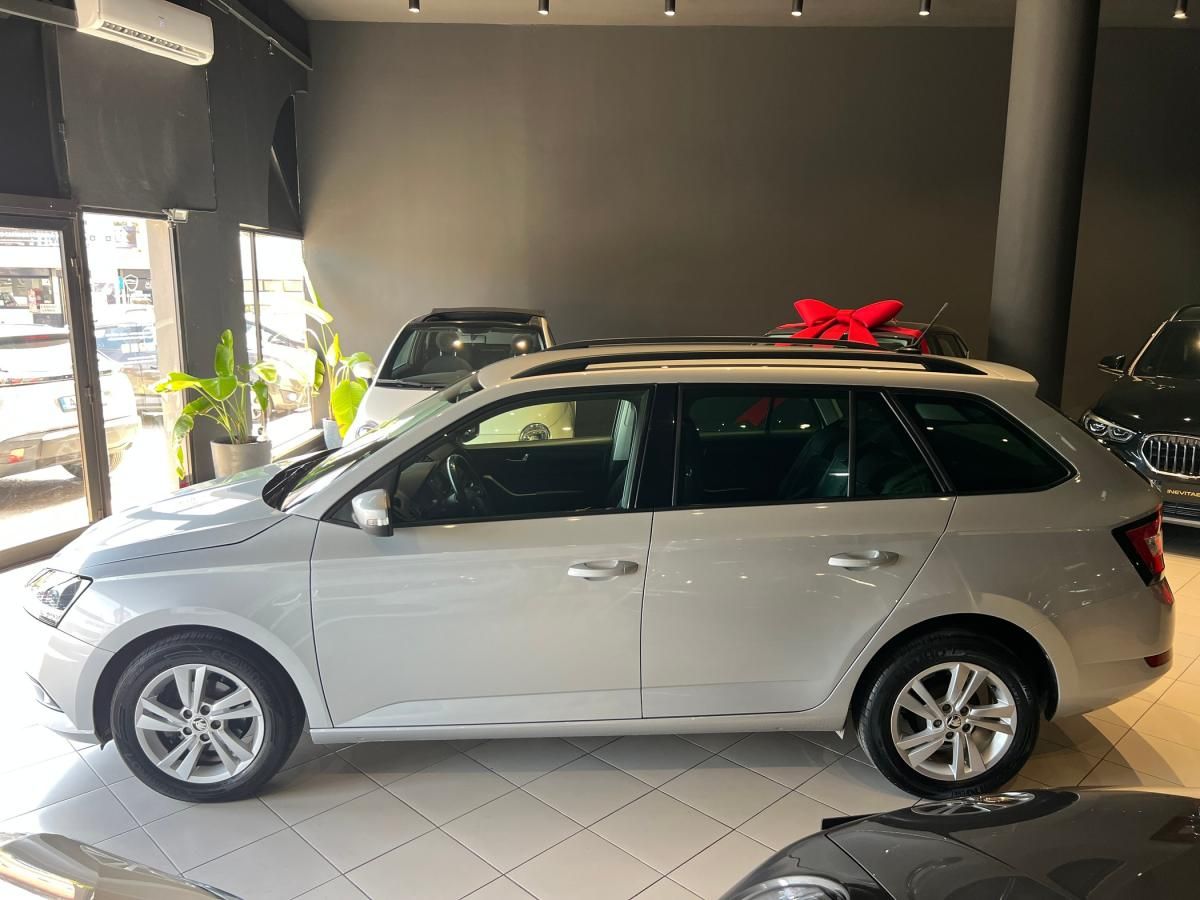 skoda-fabia-2022-gasolina-999cc
