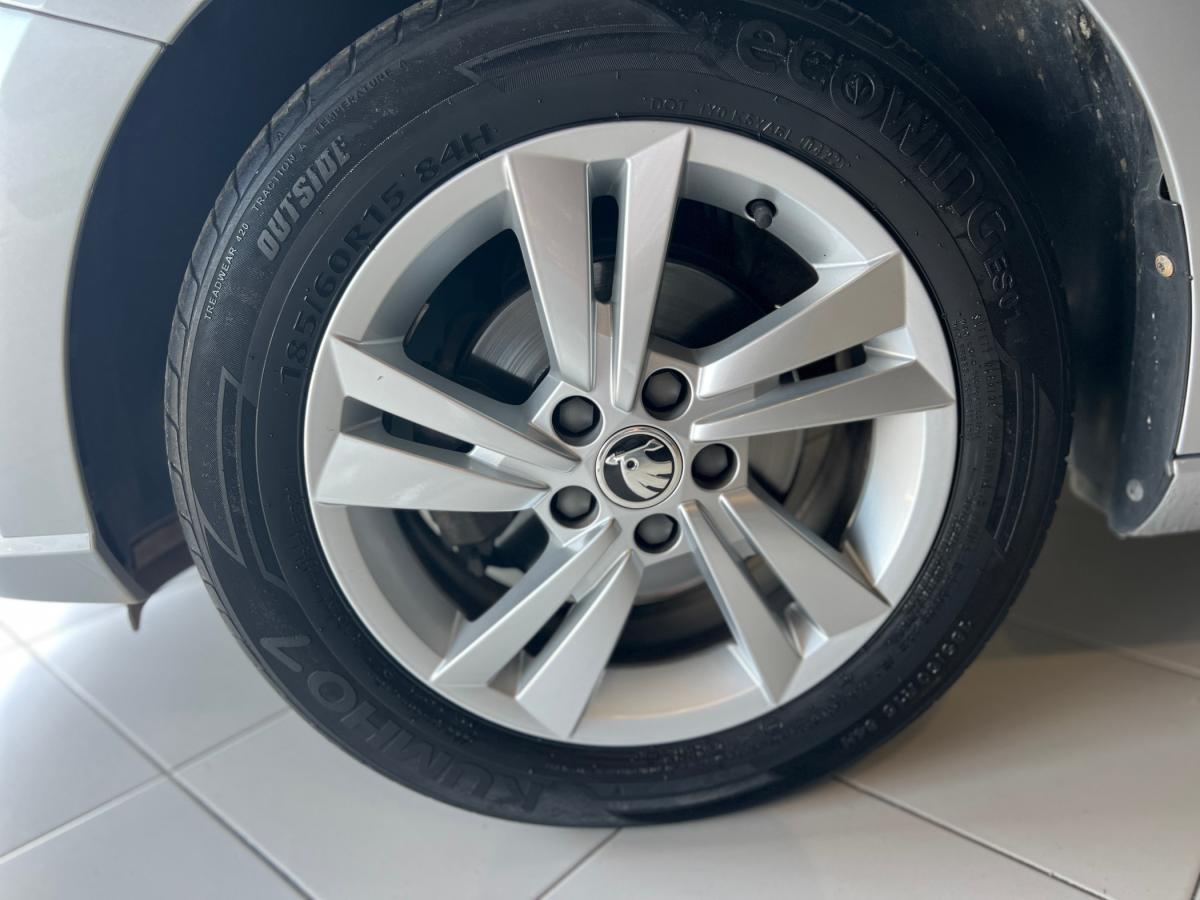 skoda-fabia-2022-gasolina-999cc
