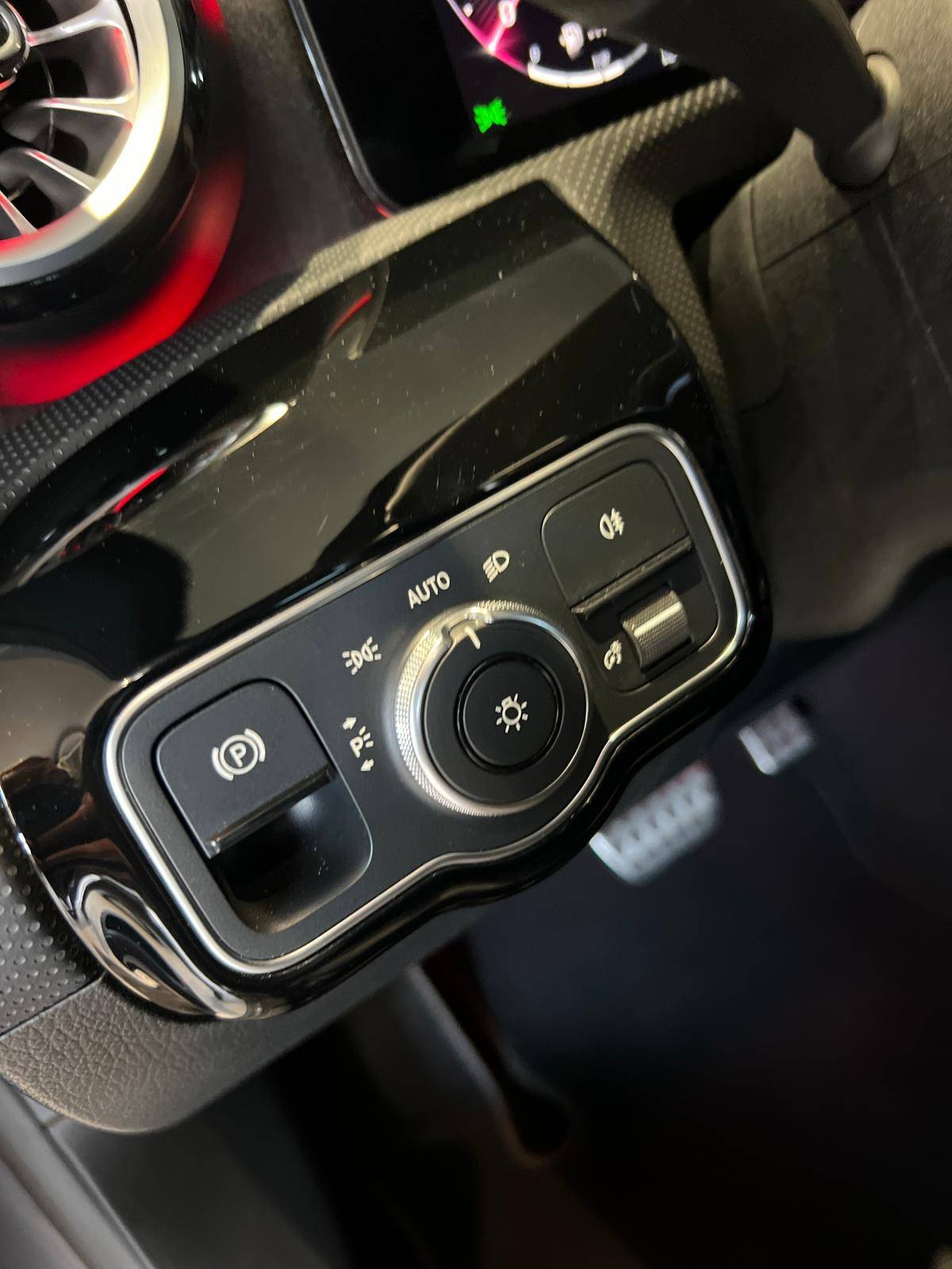 mercedes-benz-classe-a-2023-hibrido-a-gasolina-1332cc