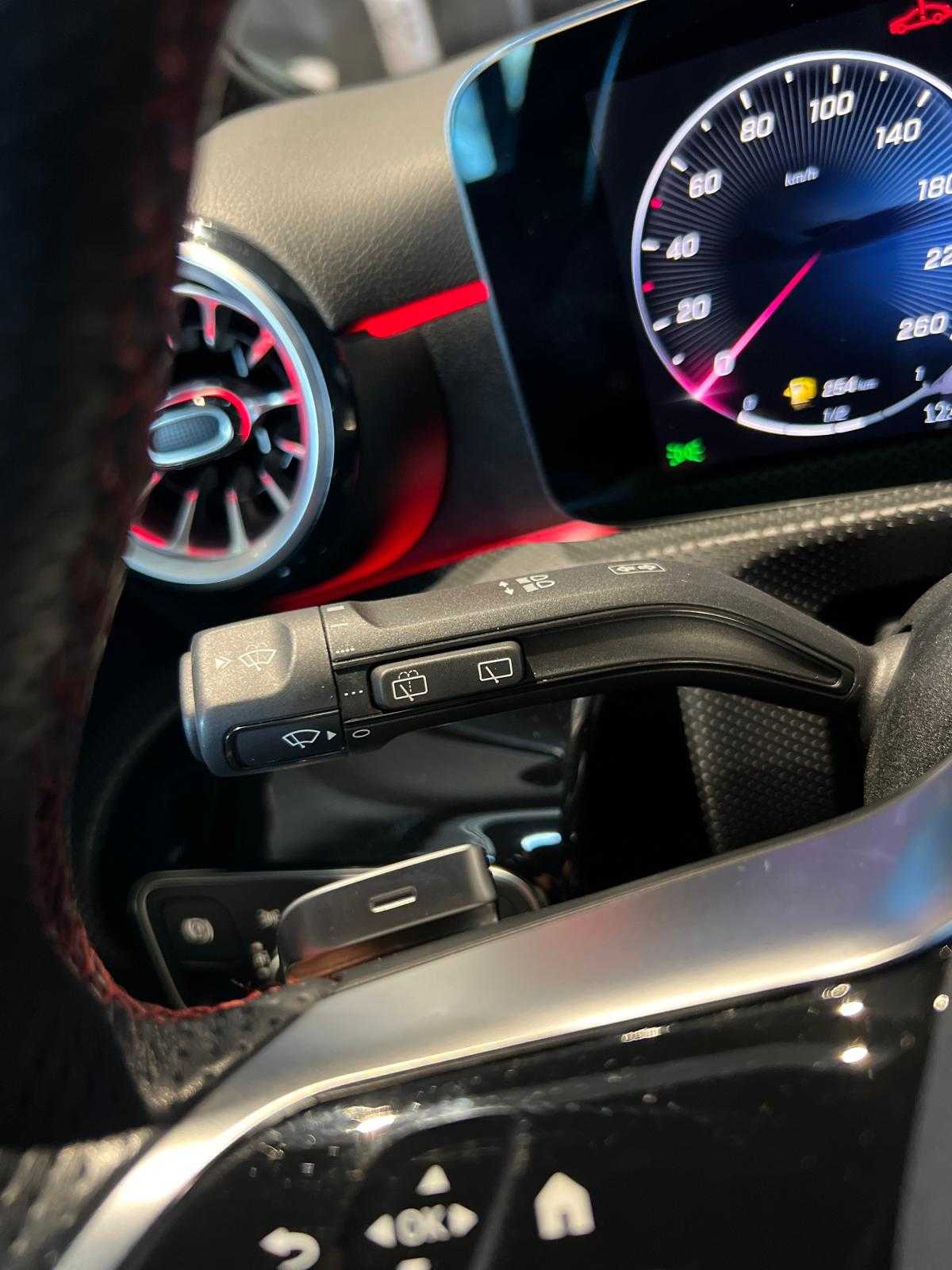 mercedes-benz-classe-a-2023-hibrido-a-gasolina-1332cc