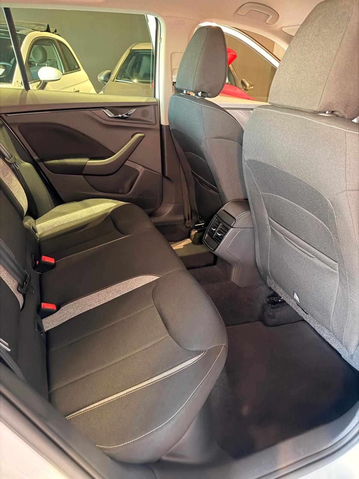 skoda-kamiq-2024-gasolina-999cc