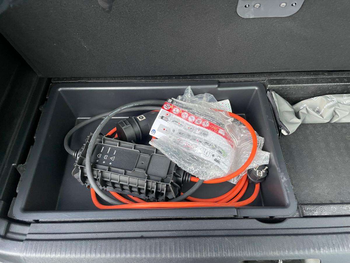 peugeot-3008-2023-hibrido-a-gasolina-1598cc