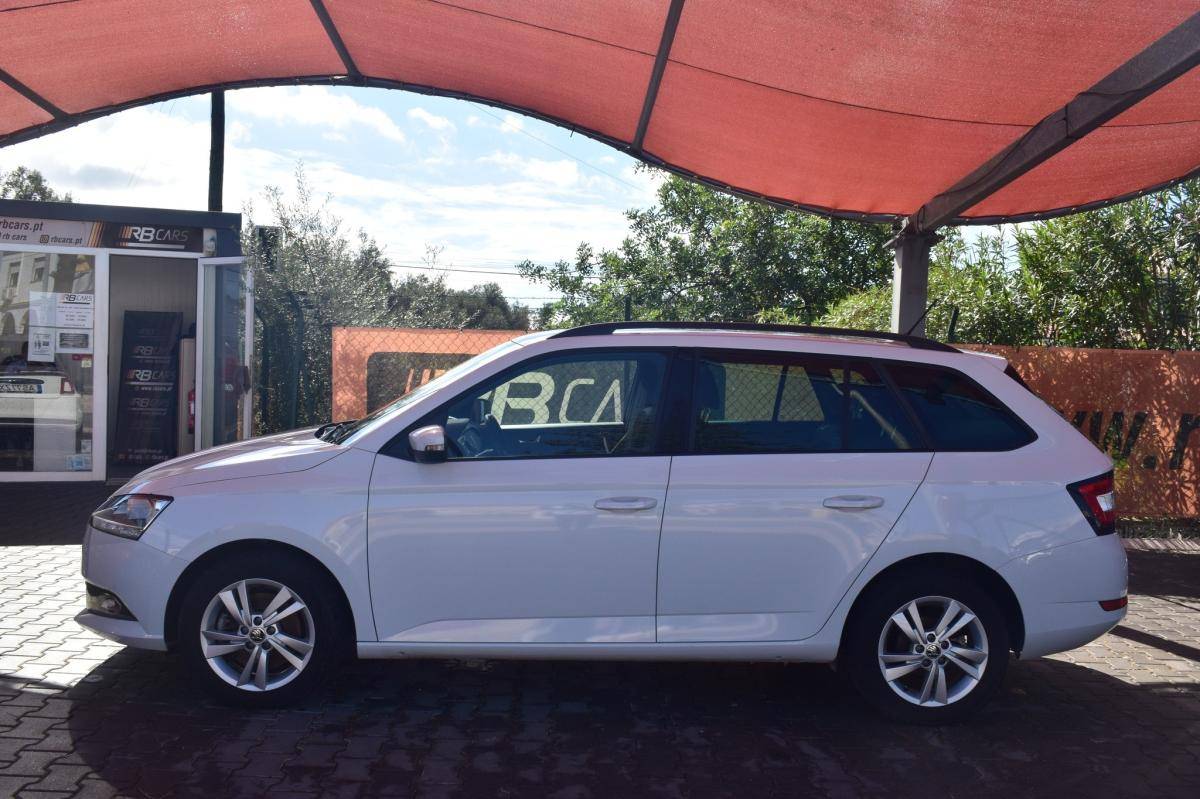 skoda-fabia-break-2022-gasolina-999cc