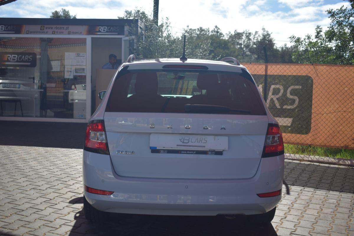 skoda-fabia-break-2022-gasolina-999cc