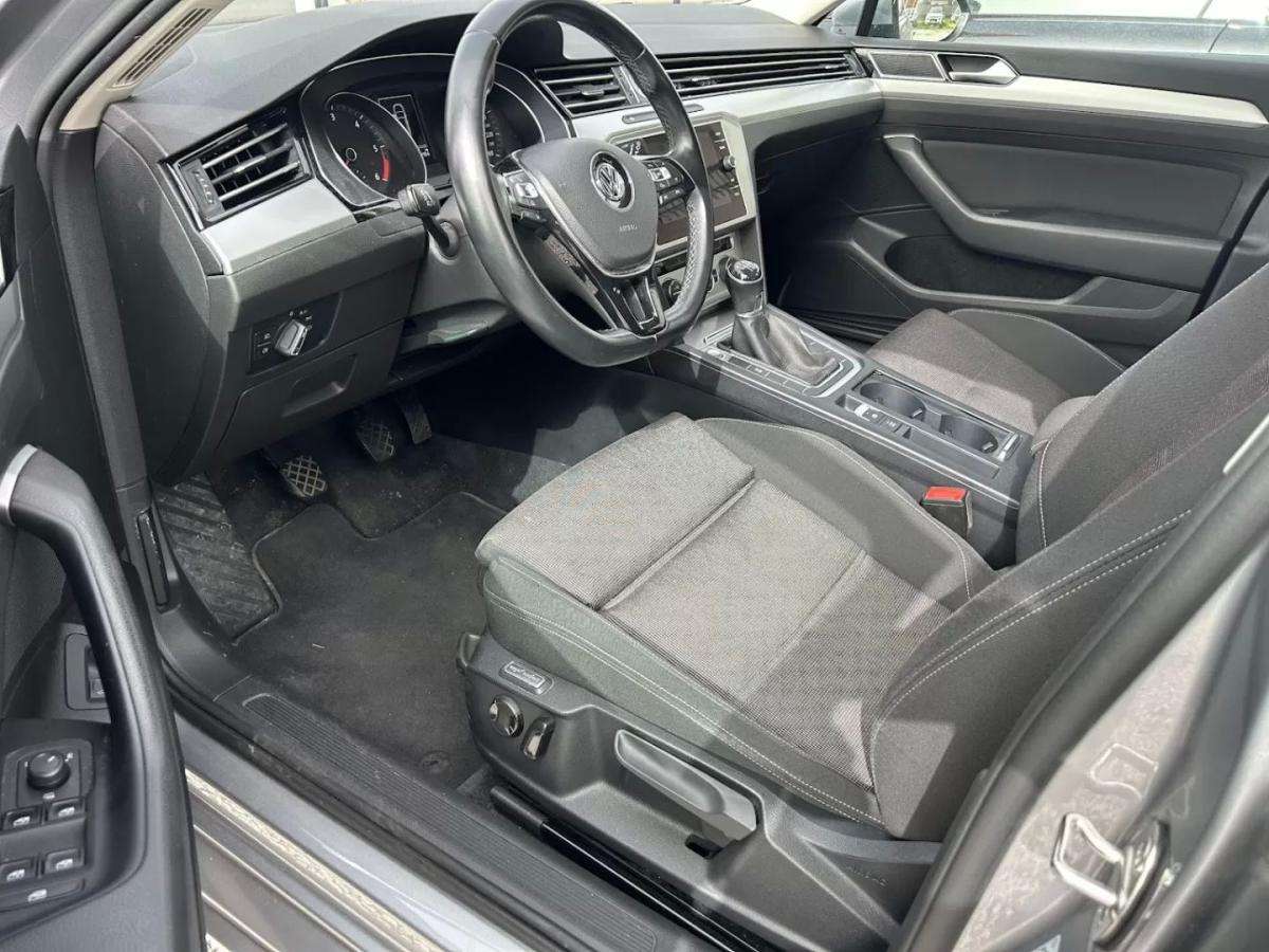 volkswagen-passat-variant-2018-diesel-1598cc