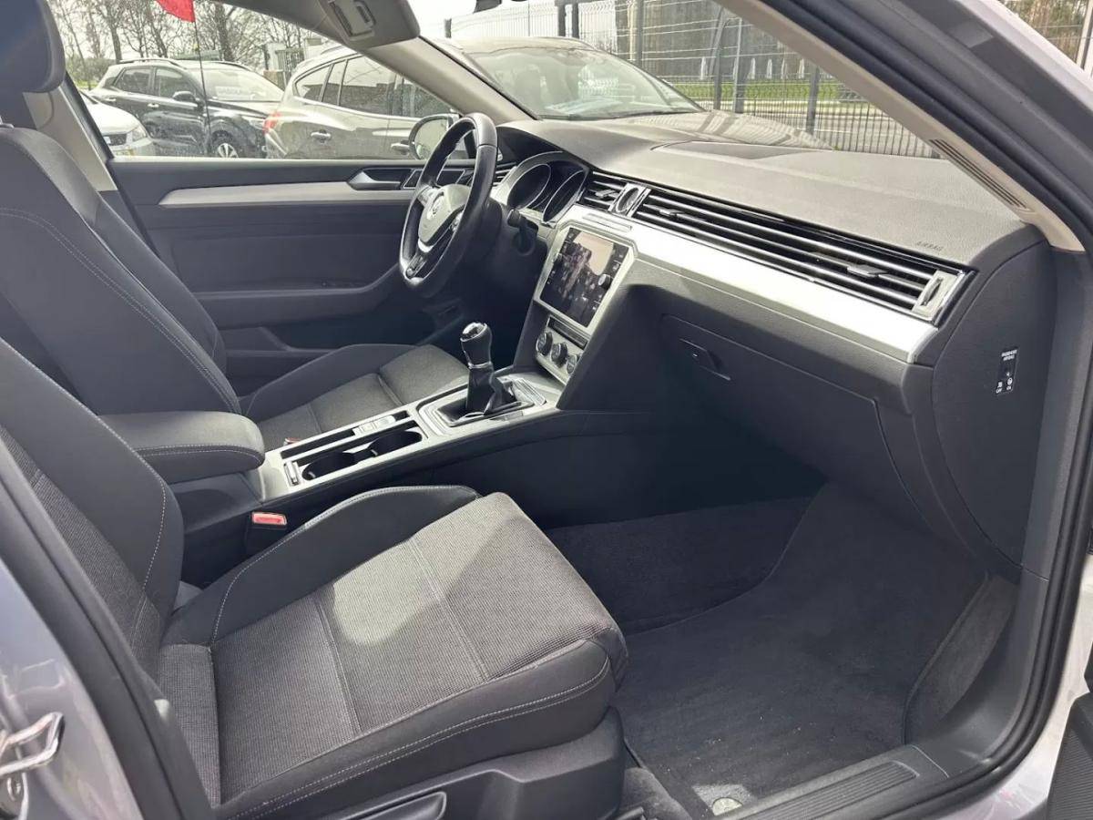 volkswagen-passat-variant-2018-diesel-1598cc