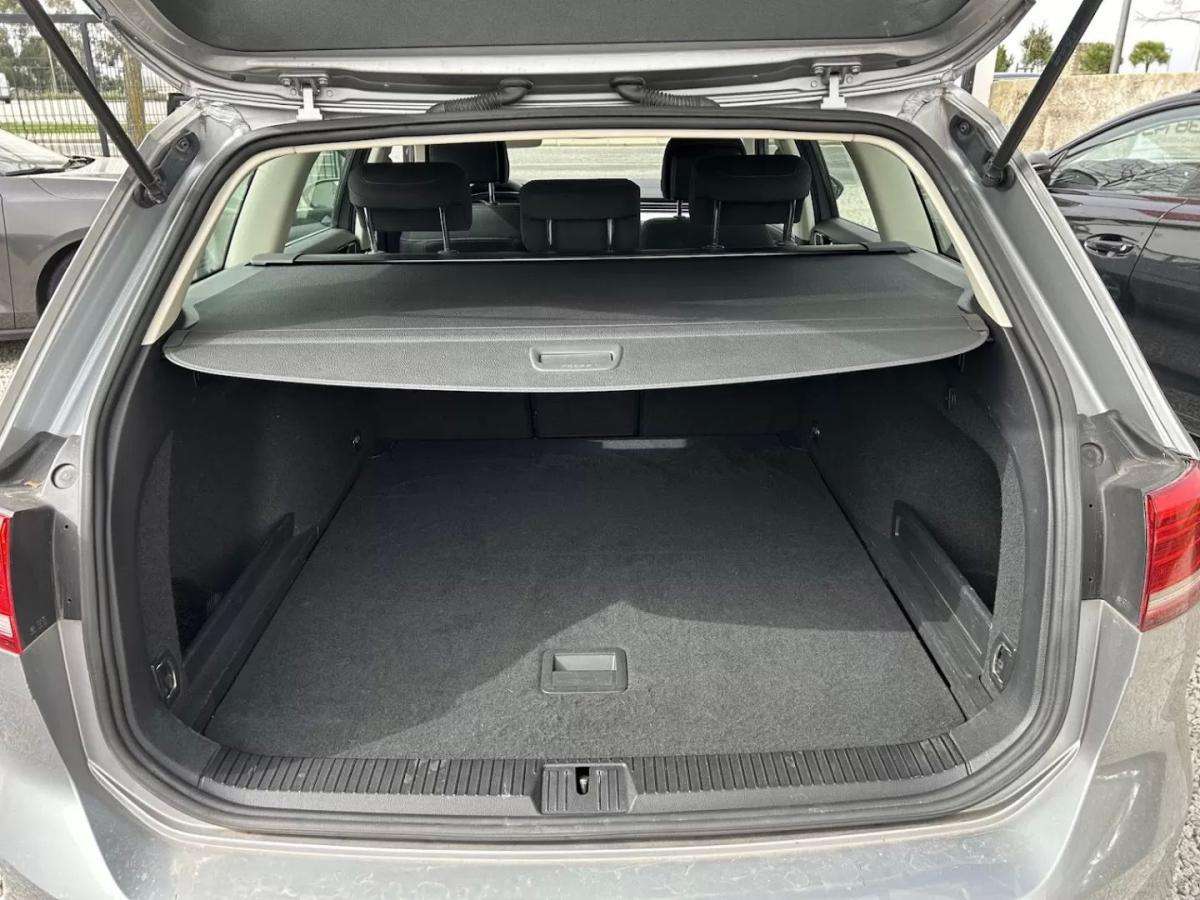volkswagen-passat-variant-2018-diesel-1598cc