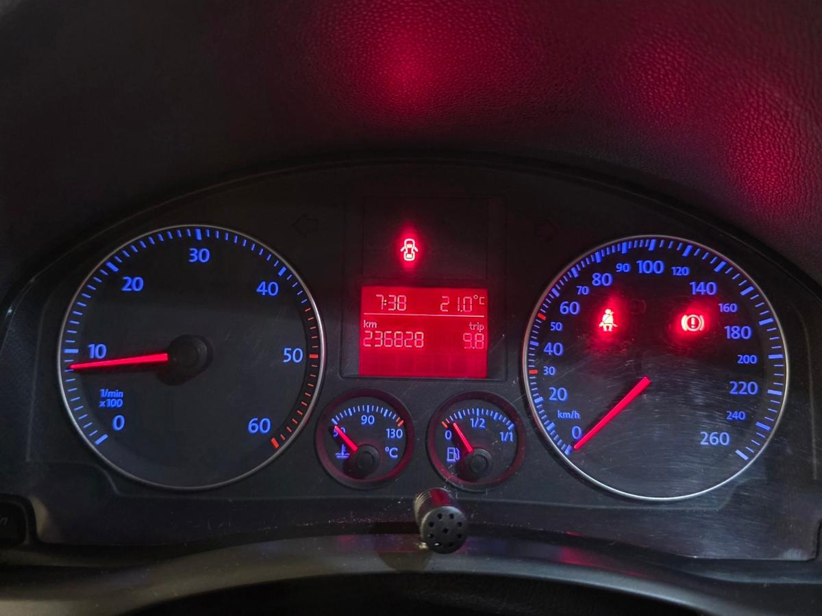 volkswagen-golf-2004-diesel-1896cc