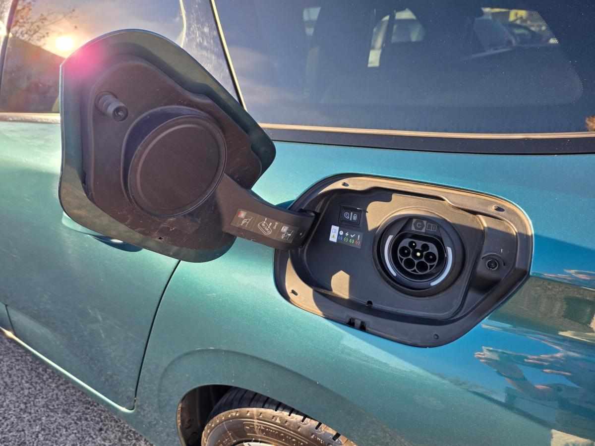 peugeot-308-1-6-hybrid-2022-gasolina-1598cc