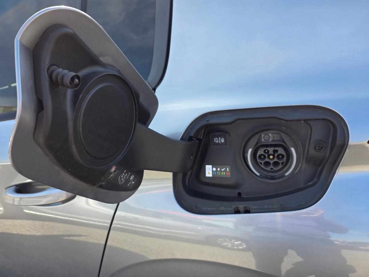 peugeot-308-1-6-hybrid-2022-gasolina-1598cc