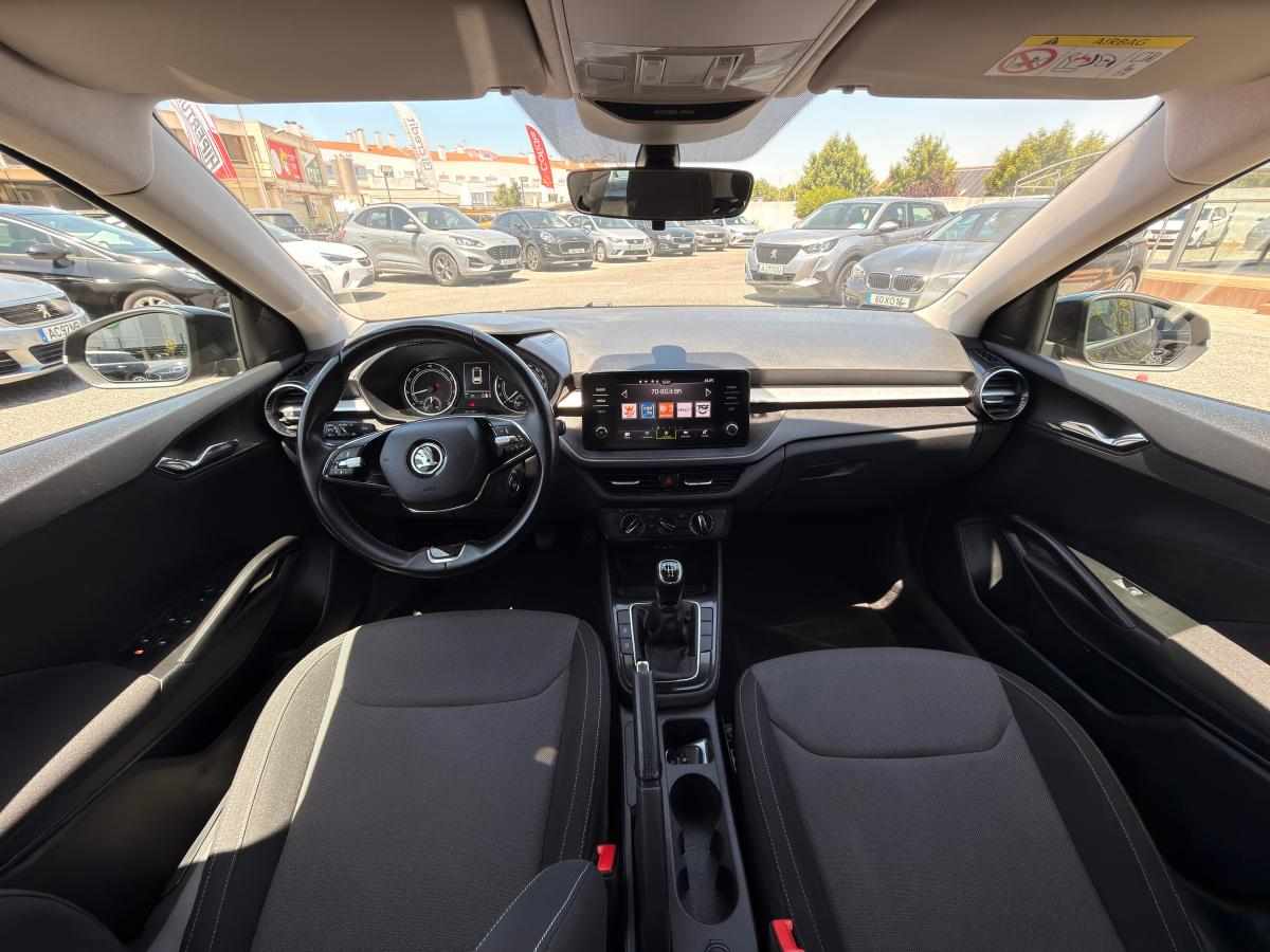 skoda-fabia-1-0-mpi-2023-gasolina-999cc