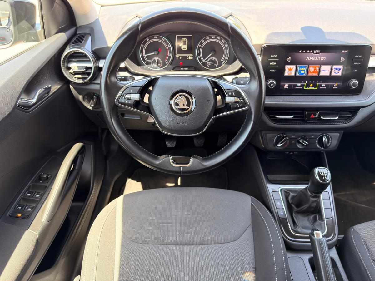 skoda-fabia-1-0-mpi-2023-gasolina-999cc