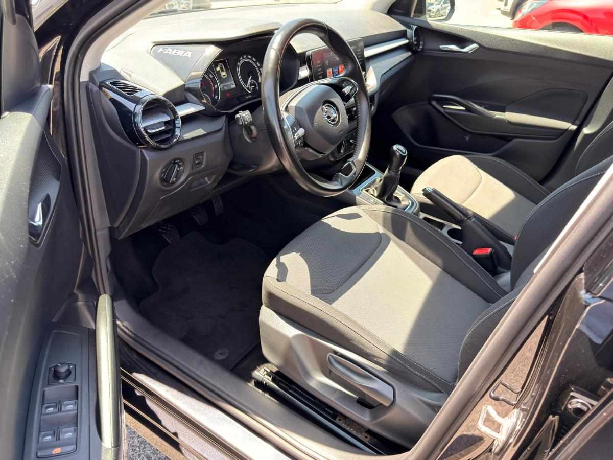 skoda-fabia-1-0-mpi-2023-gasolina-999cc