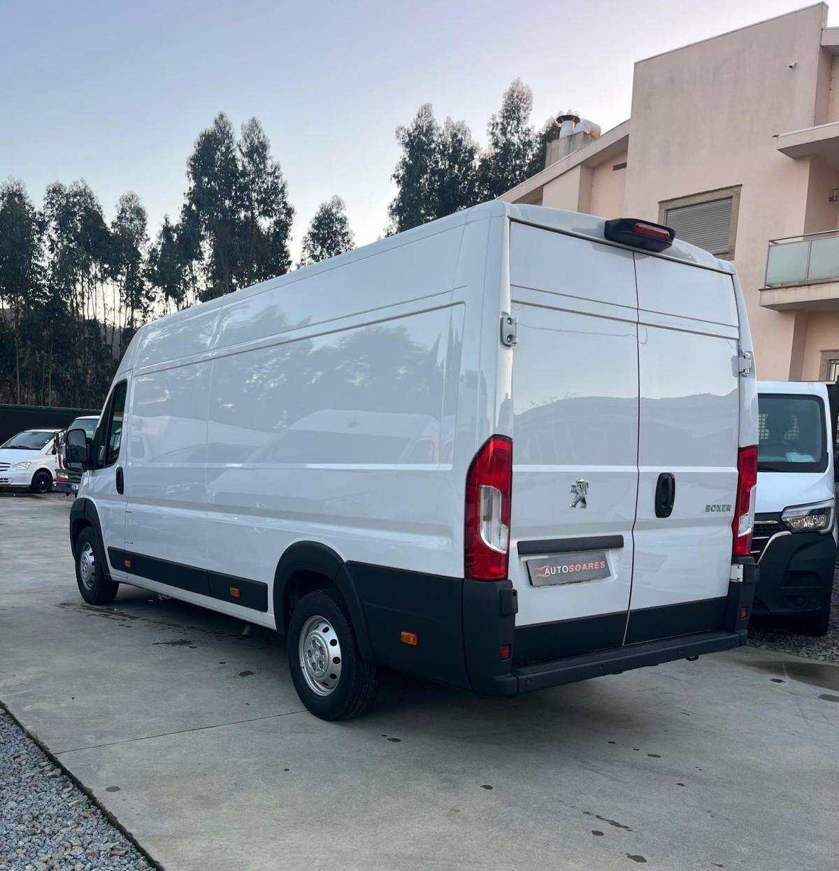 peugeot-boxer-2022-diesel-2179cc