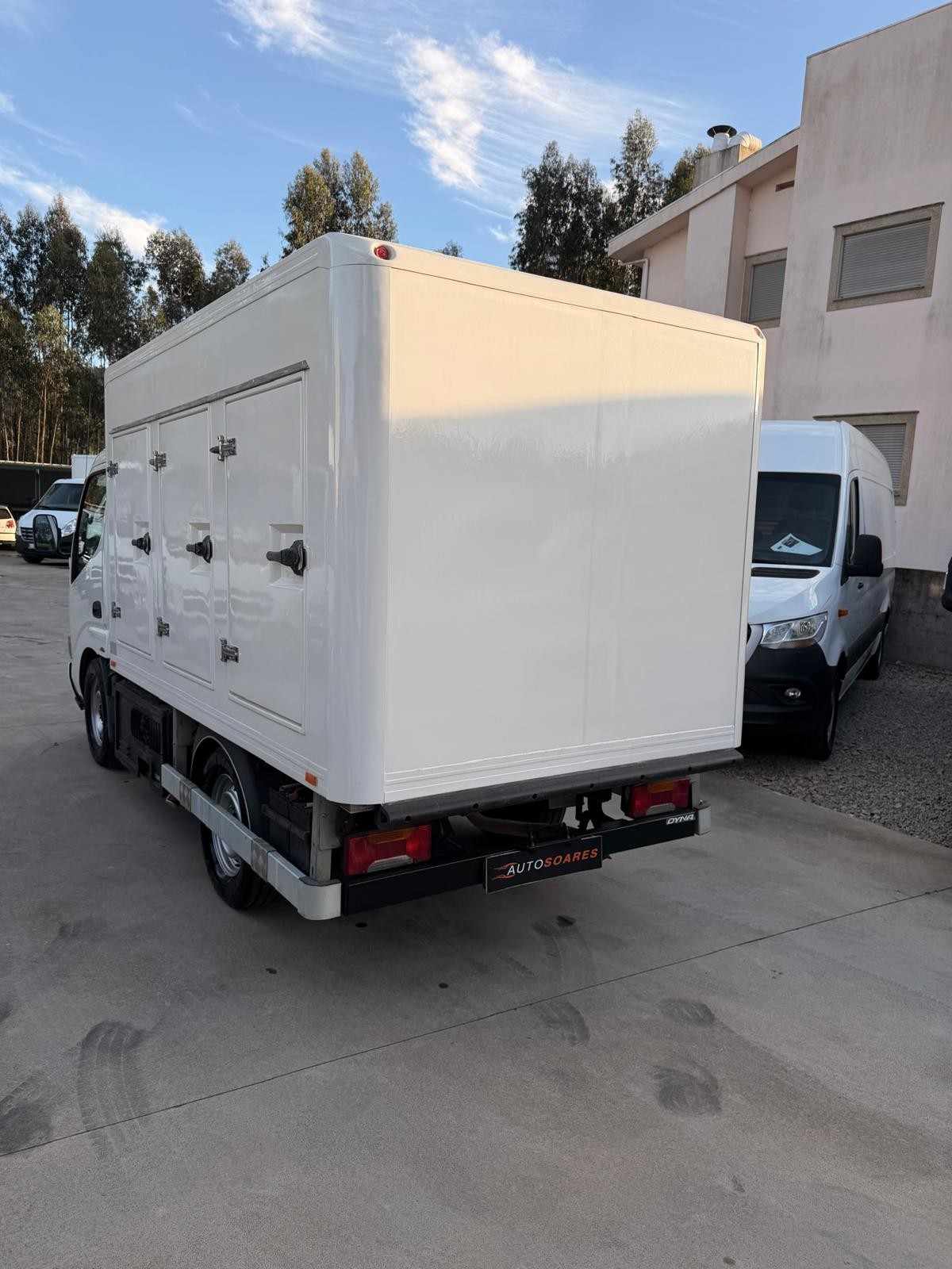 toyota-dyna-2013-diesel-2982cc