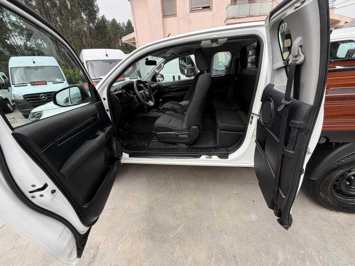 toyota-hilux-2021-diesel-2393cc