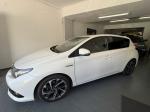 toyota-auris-2016-hibrido-a-gasolina-1798cc