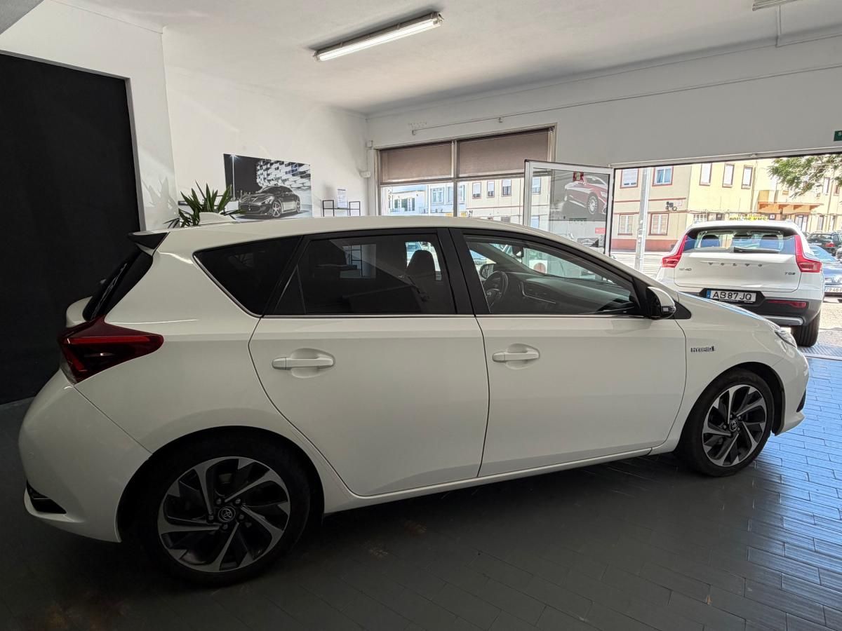 toyota-auris-2016-hibrido-a-gasolina-1798cc