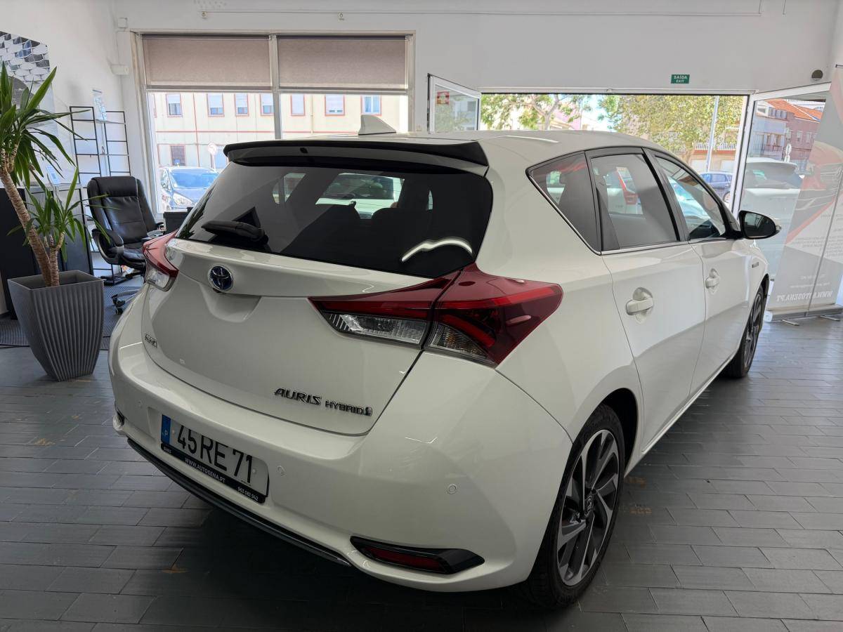toyota-auris-2016-hibrido-a-gasolina-1798cc