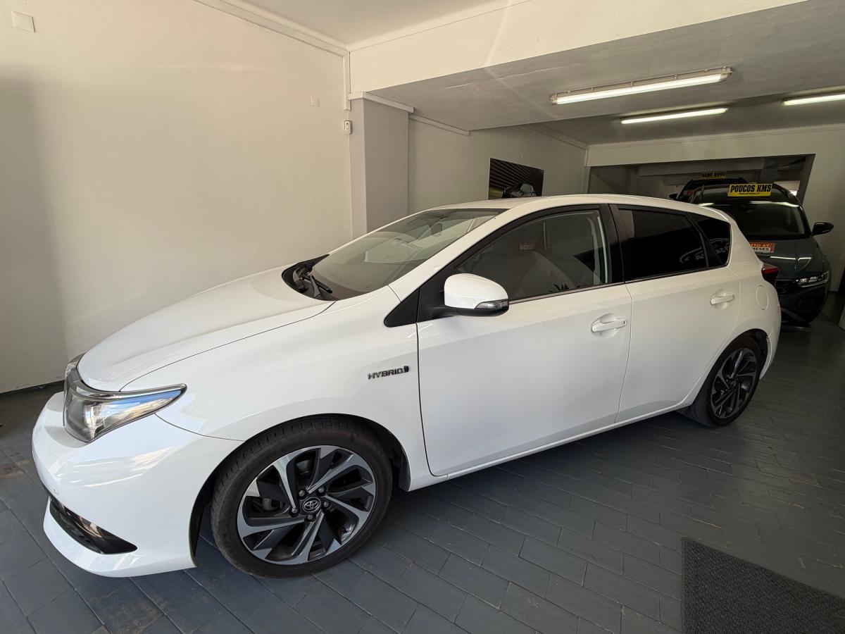 toyota-auris-2016-hibrido-a-gasolina-1798cc