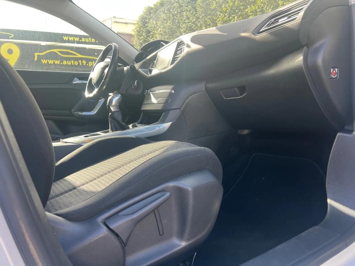 peugeot-308-2017-gasolina-1199cc