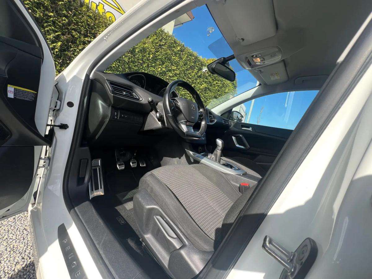 peugeot-308-2017-gasolina-1199cc