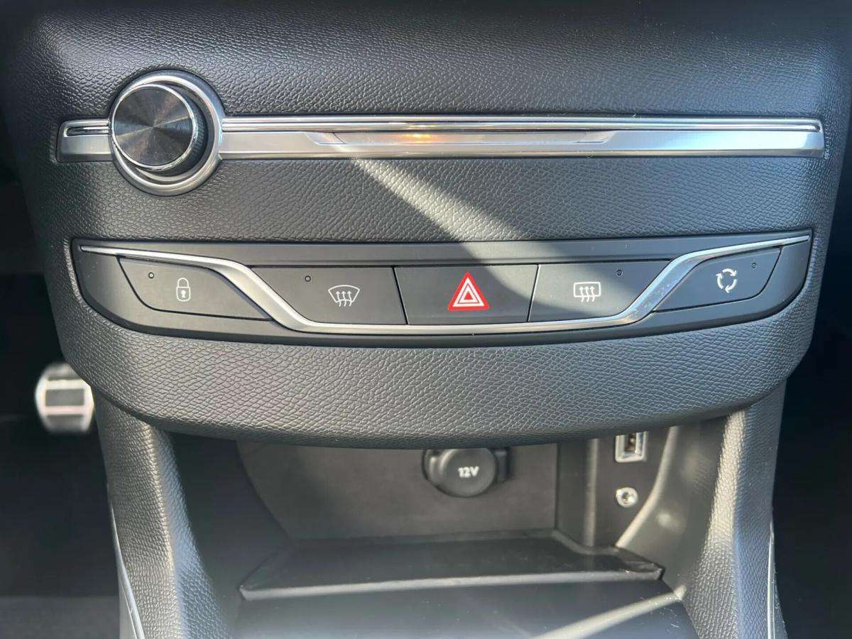 peugeot-308-2017-gasolina-1199cc