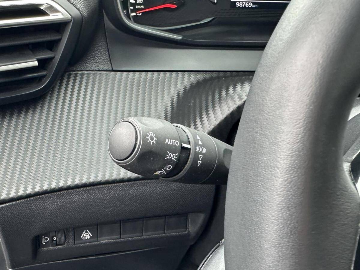 peugeot-2008-2021-diesel-1499cc