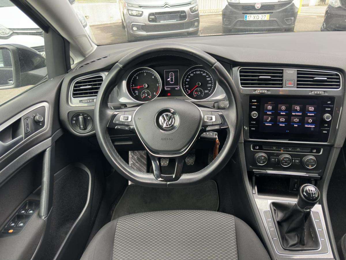 volkswagen-golf-2018-diesel-1598cc