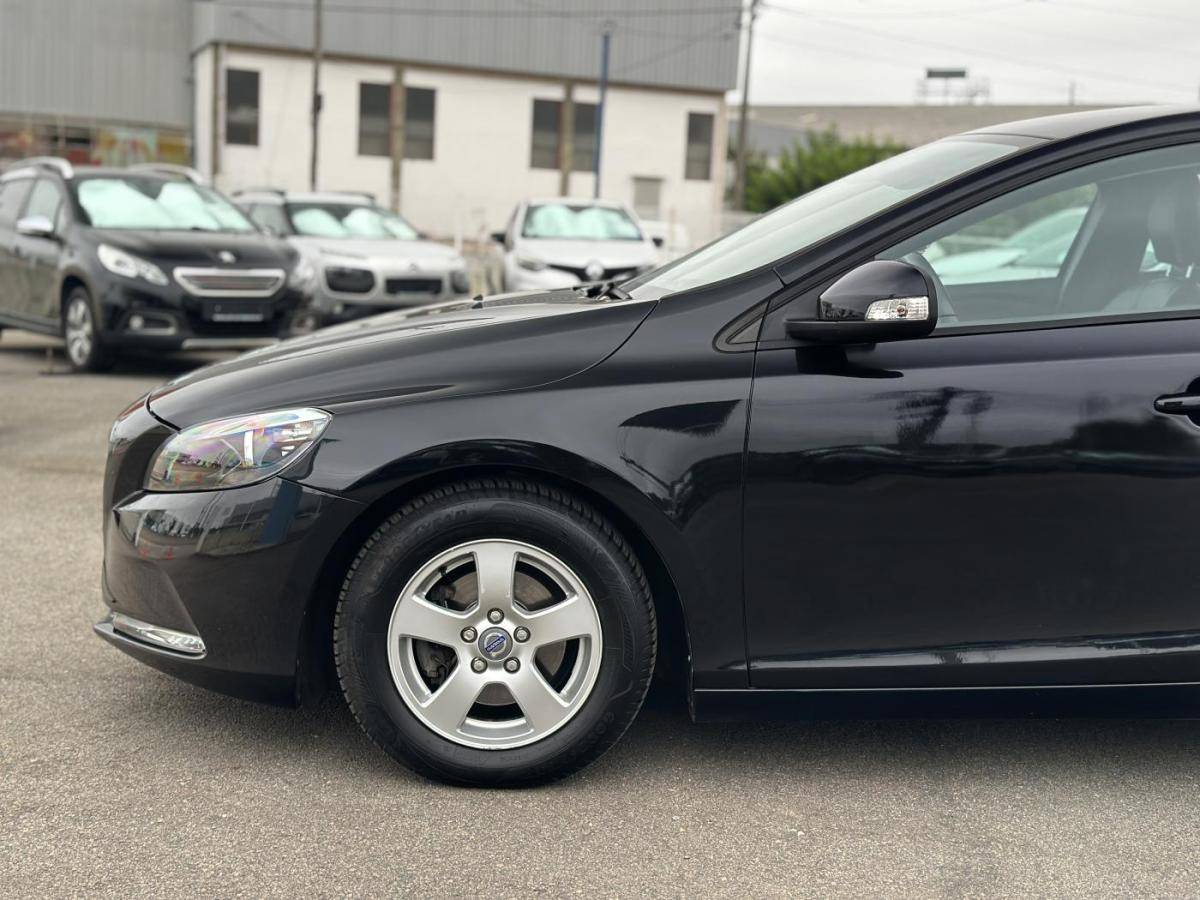 volvo-v40-2015-diesel-1560cc