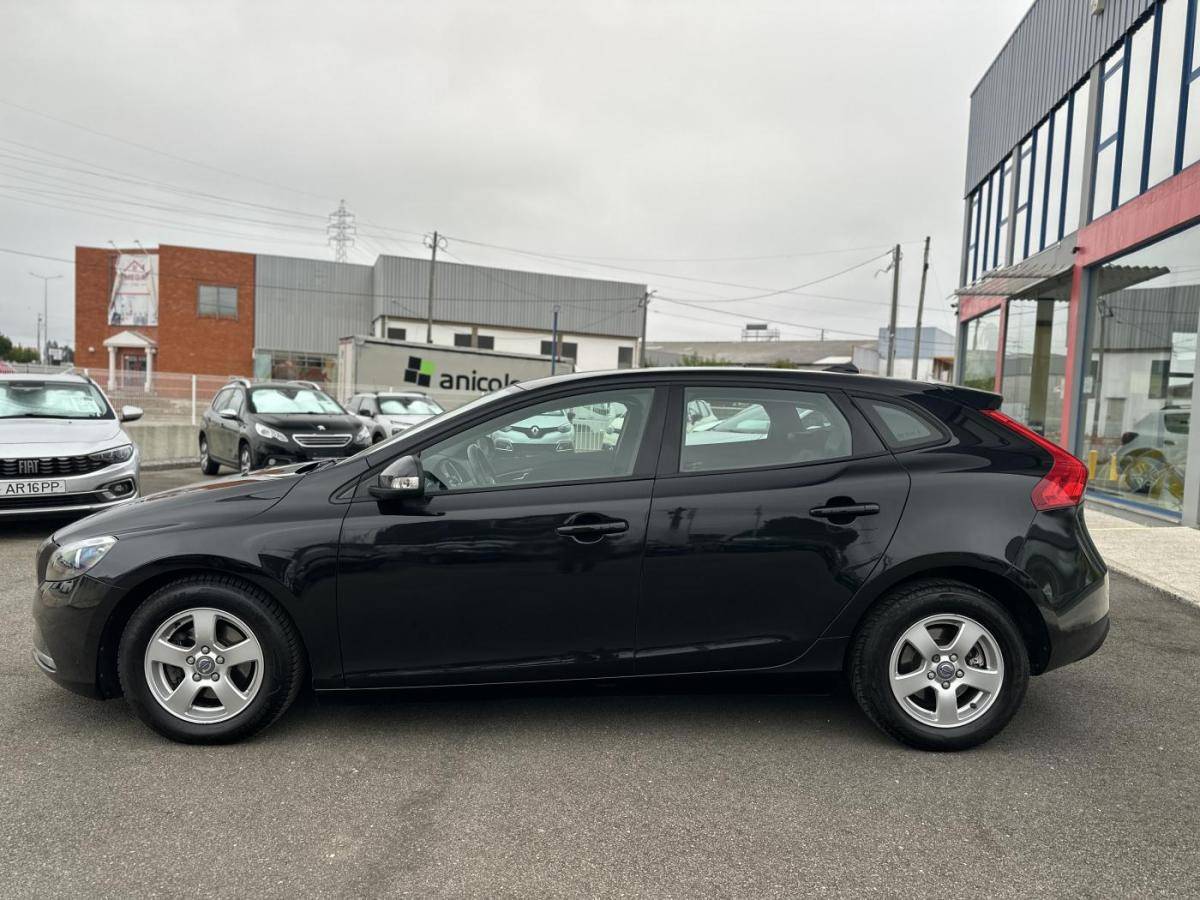 volvo-v40-2015-diesel-1560cc