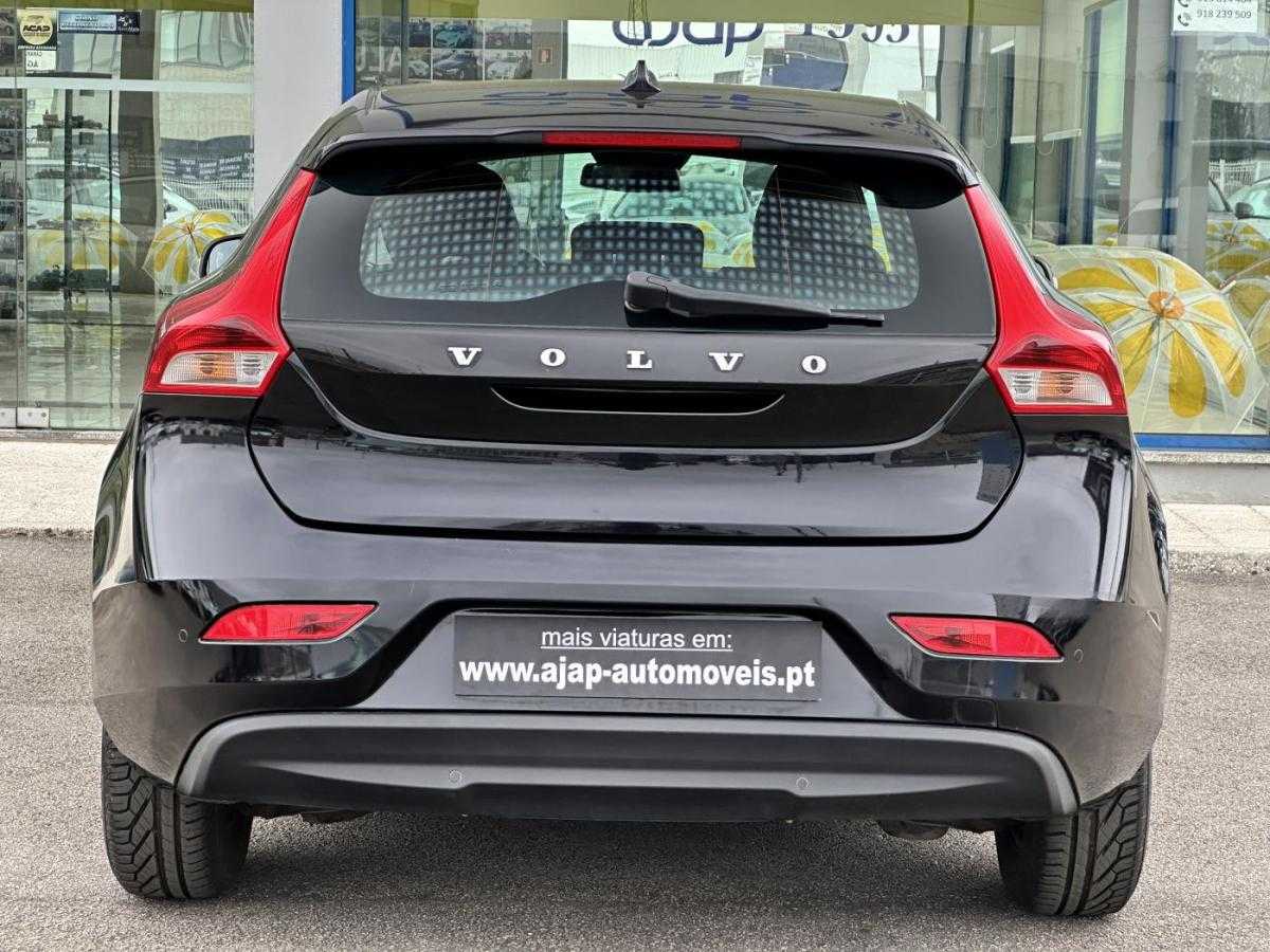 volvo-v40-2015-diesel-1560cc