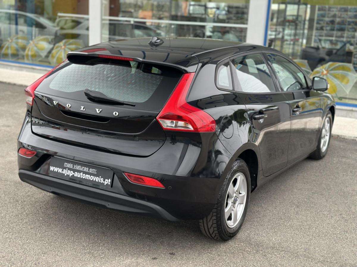 volvo-v40-2015-diesel-1560cc