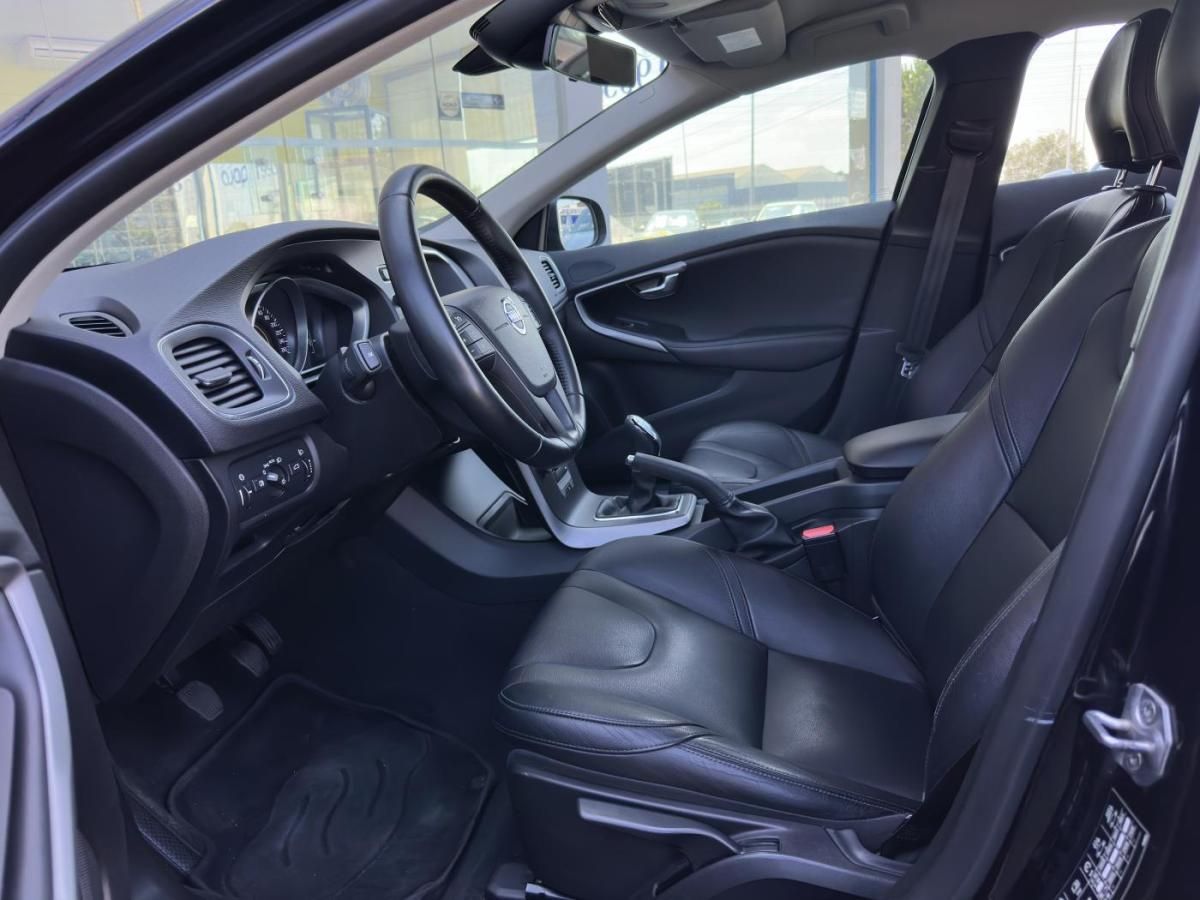 volvo-v40-2015-diesel-1560cc