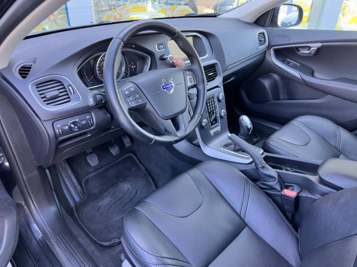volvo-v40-2015-diesel-1560cc