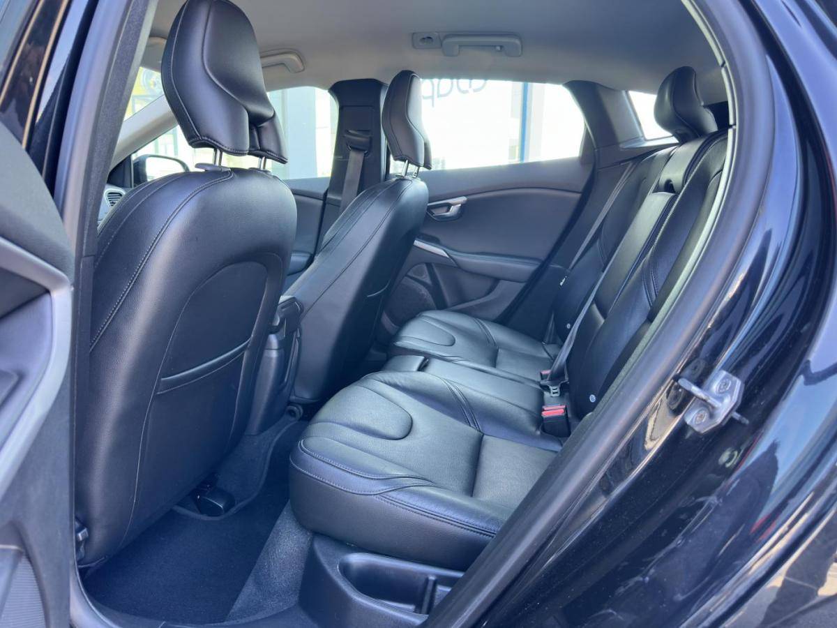 volvo-v40-2015-diesel-1560cc