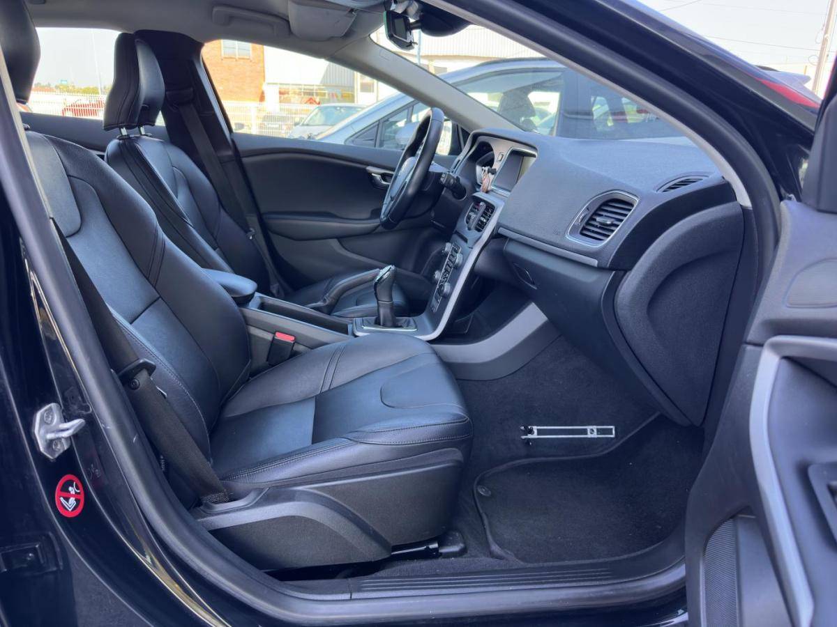 volvo-v40-2015-diesel-1560cc