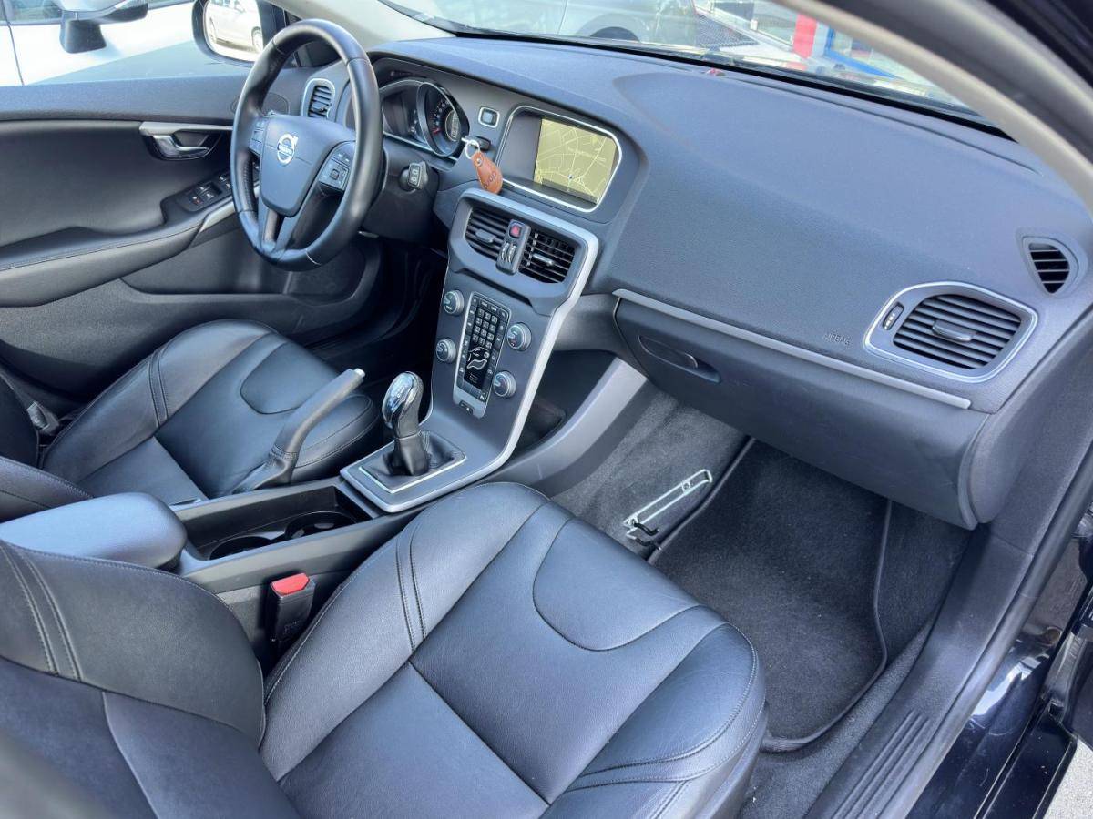 volvo-v40-2015-diesel-1560cc