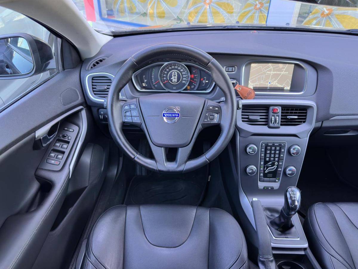 volvo-v40-2015-diesel-1560cc