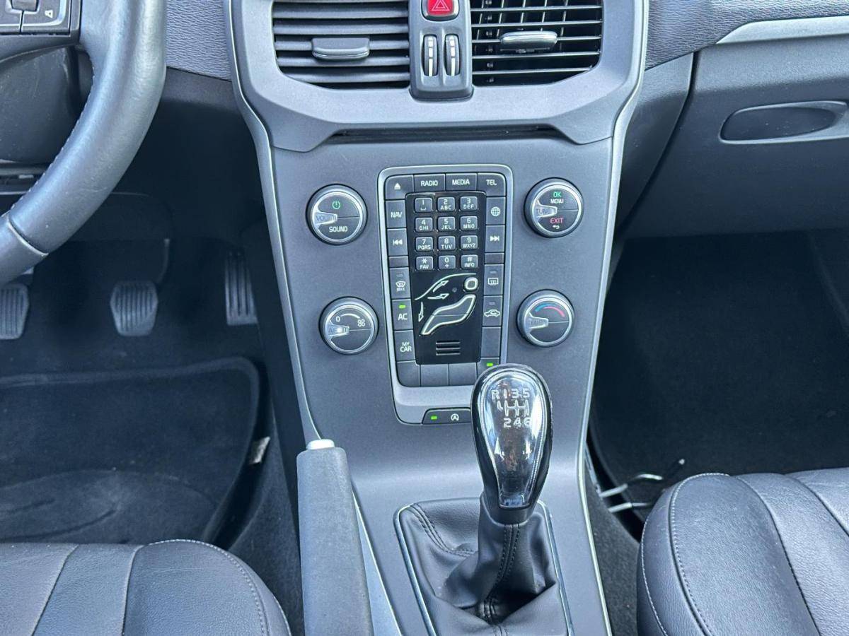 volvo-v40-2015-diesel-1560cc