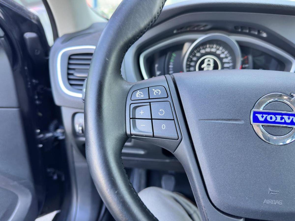 volvo-v40-2015-diesel-1560cc