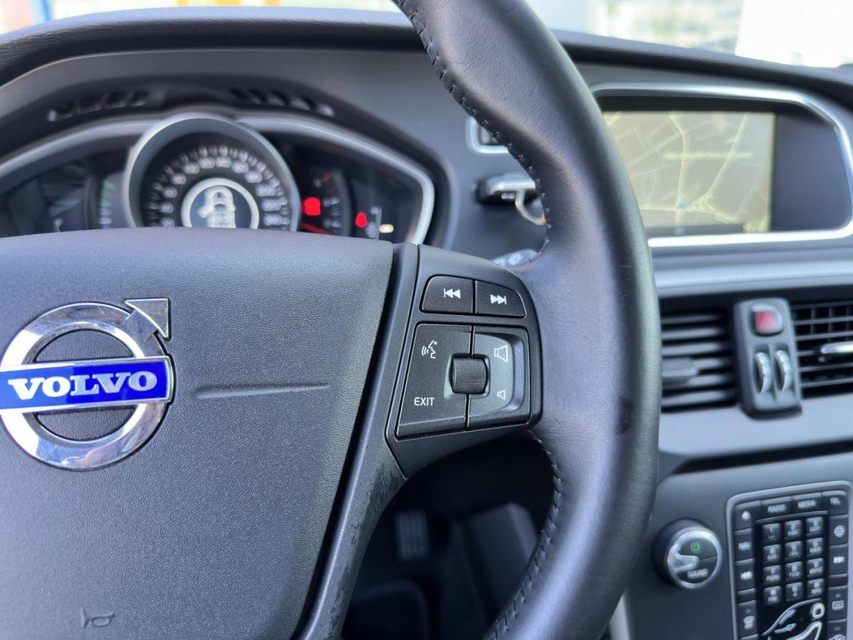 volvo-v40-2015-diesel-1560cc
