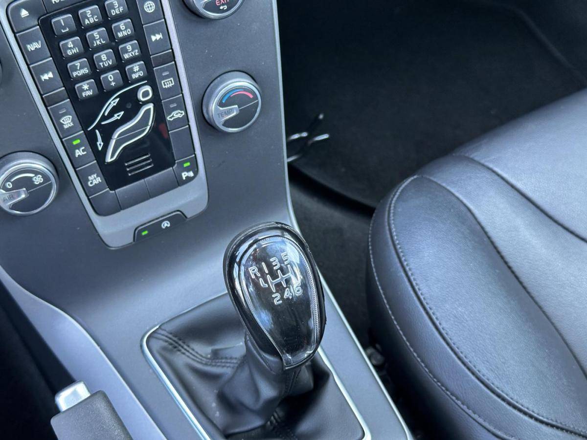 volvo-v40-2015-diesel-1560cc