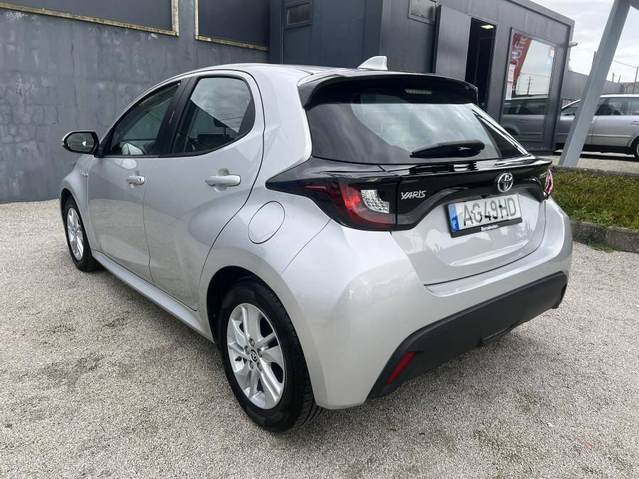 toyota-yaris-2021-hibrido-a-gasolina-1490cc