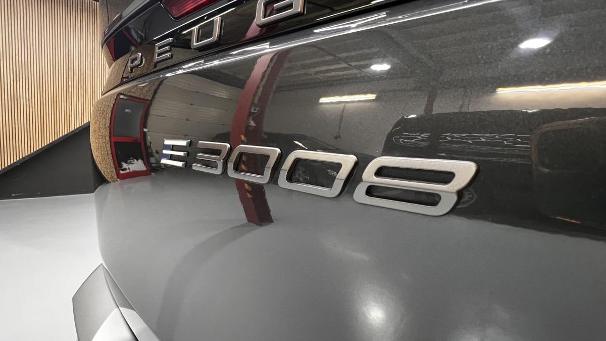 peugeot-e-3008-2025-eletrico-0cc