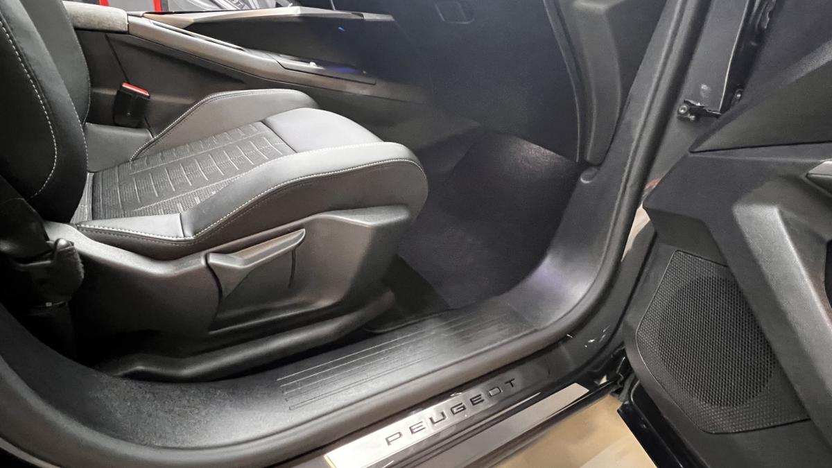 peugeot-e-3008-2025-eletrico-0cc