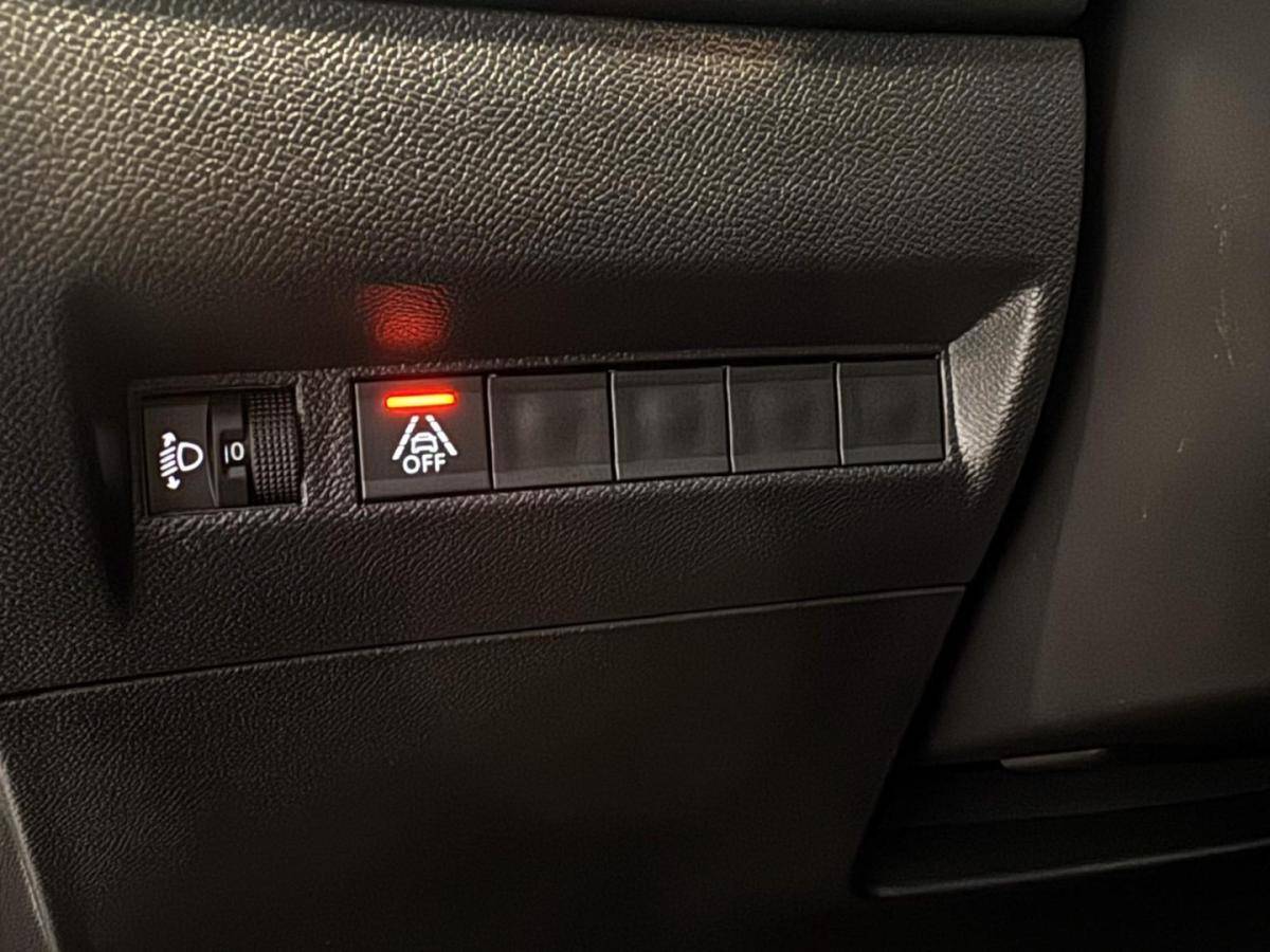 peugeot-208-2023-gasolina-1199cc