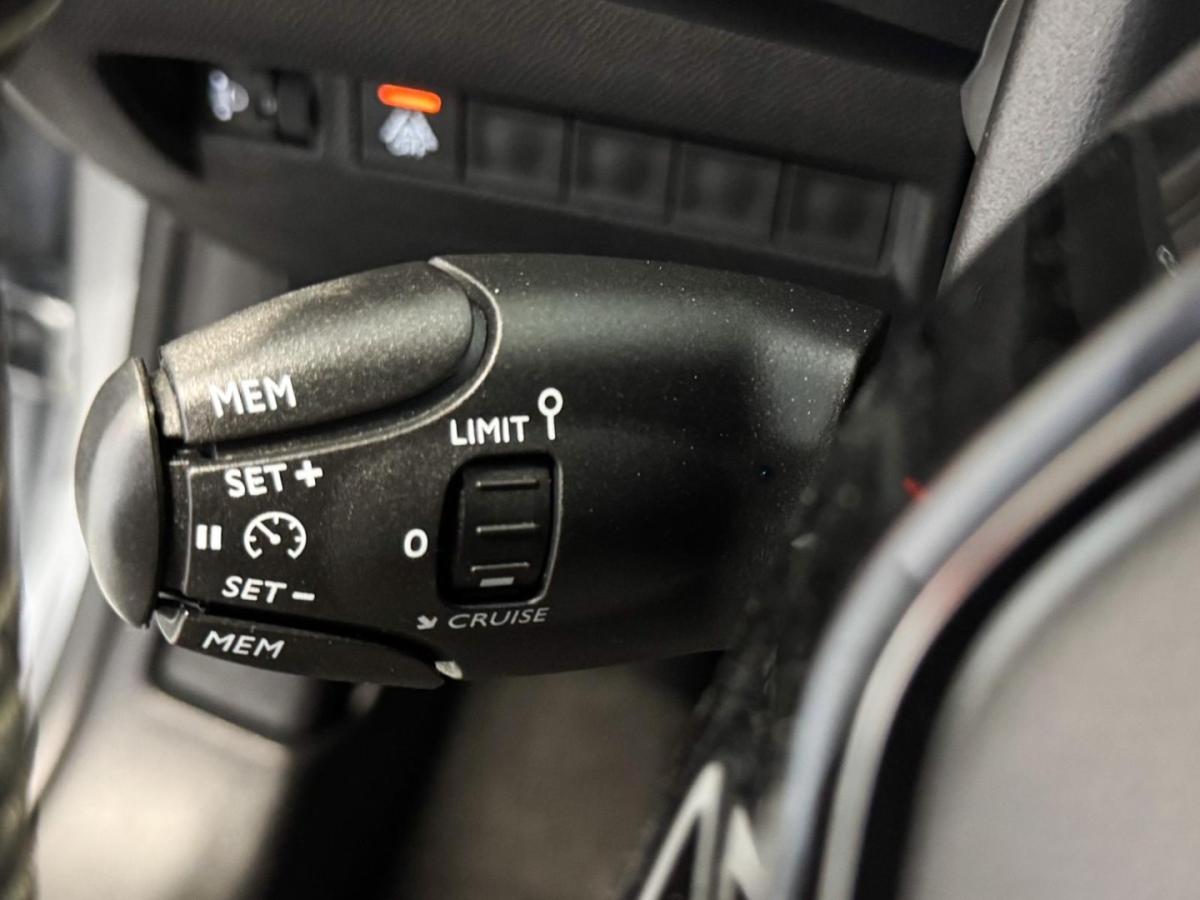 peugeot-208-2023-gasolina-1199cc