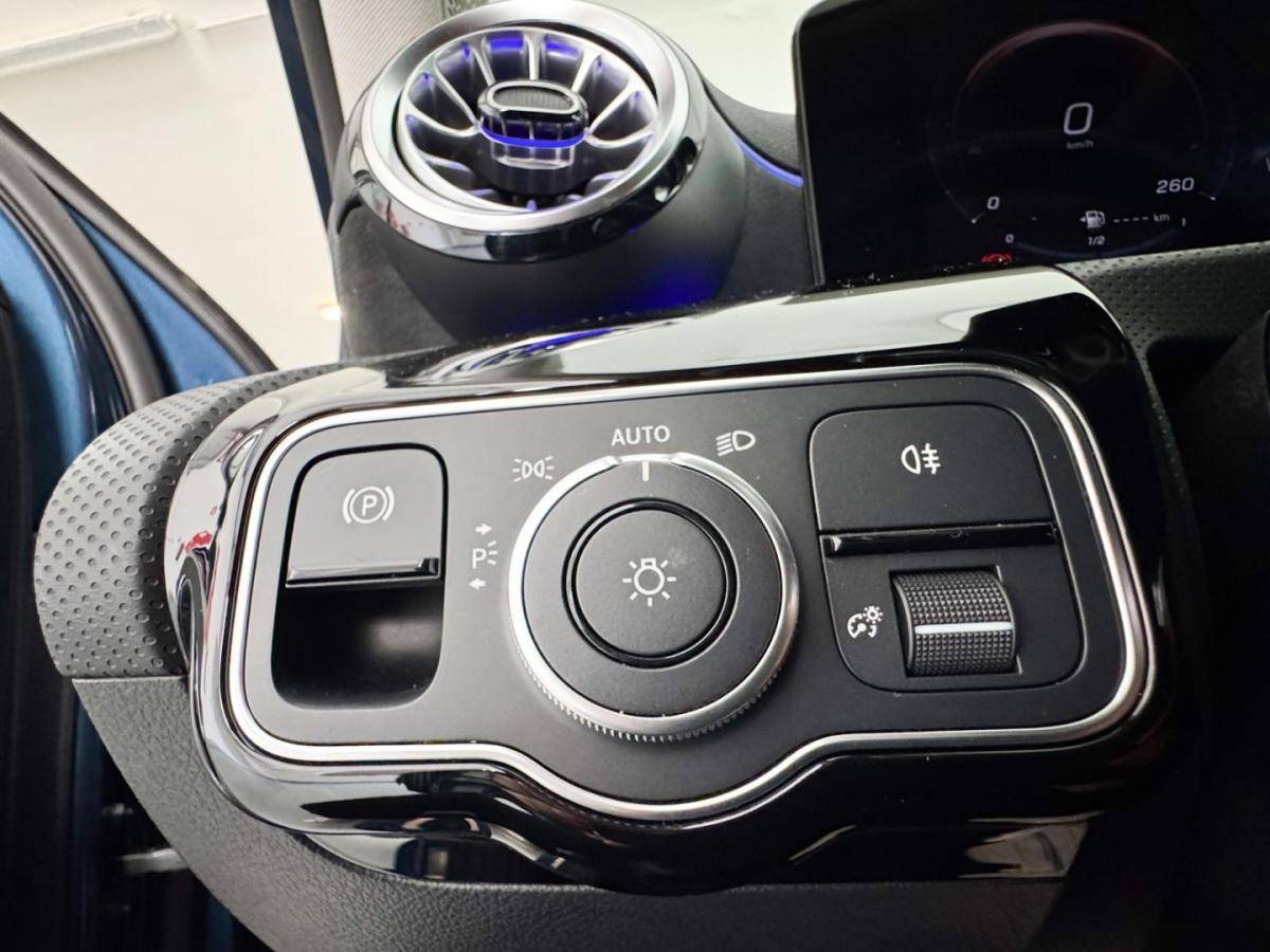 mercedes-benz-classe-a-2022-hibrido-1332cc